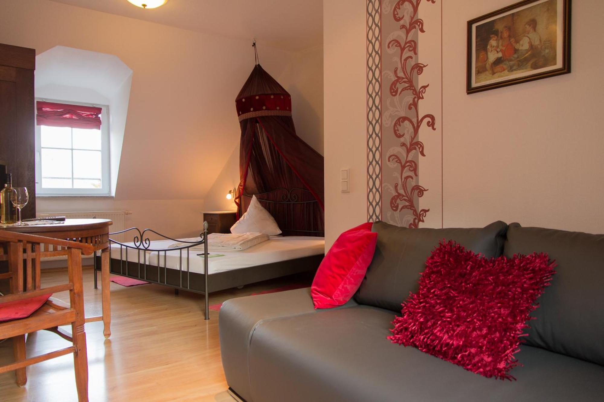 Weingut Weinstube Weinhotel Wolf Harxheim 외부 사진