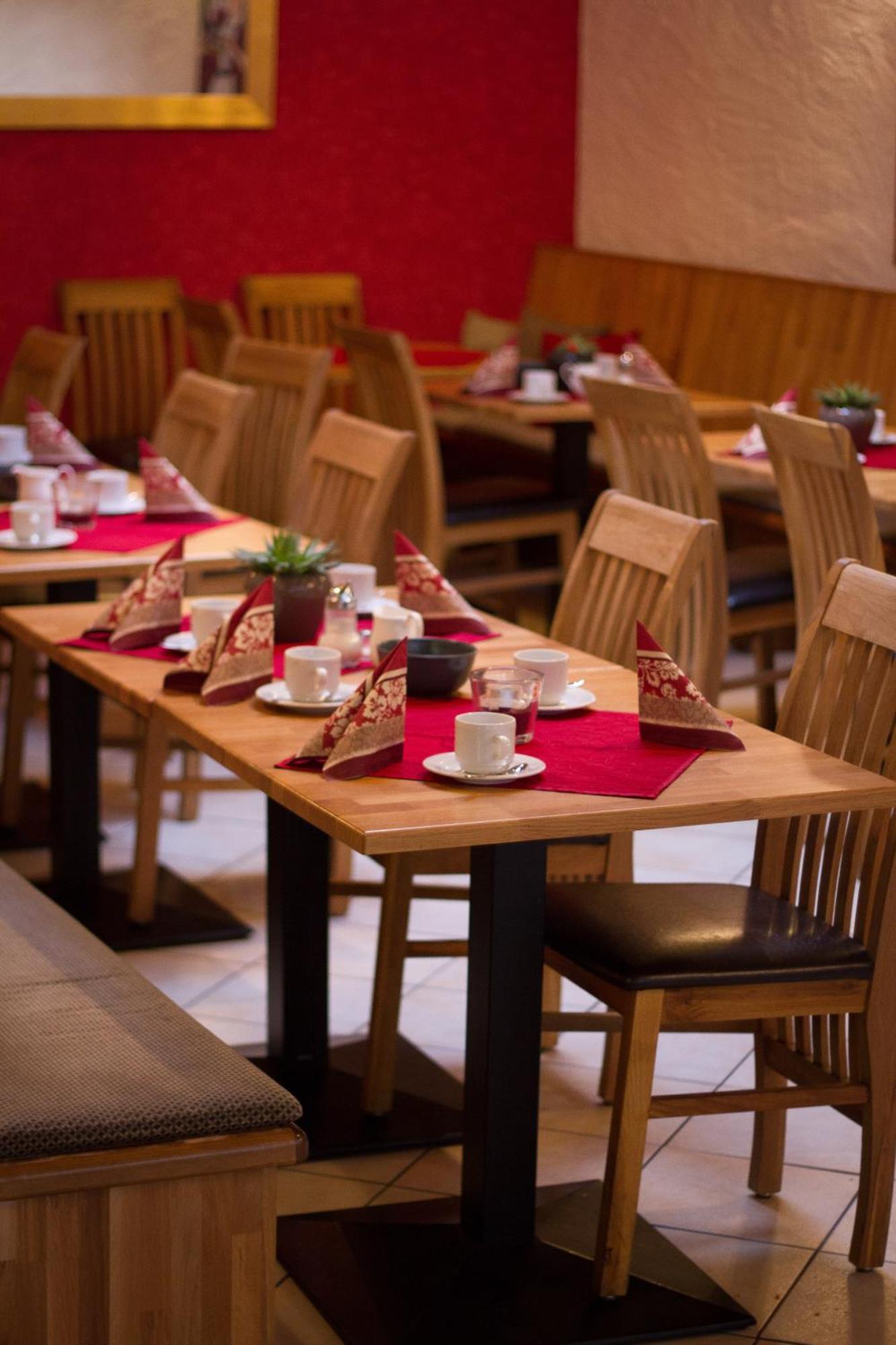 Weingut Weinstube Weinhotel Wolf Harxheim 외부 사진