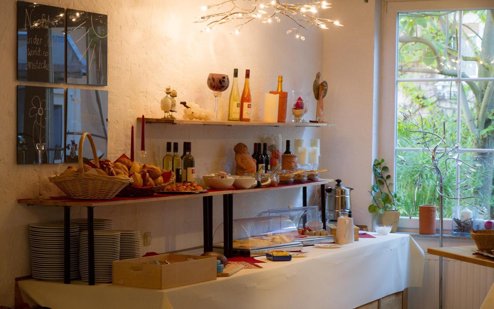 Weingut Weinstube Weinhotel Wolf Harxheim 외부 사진