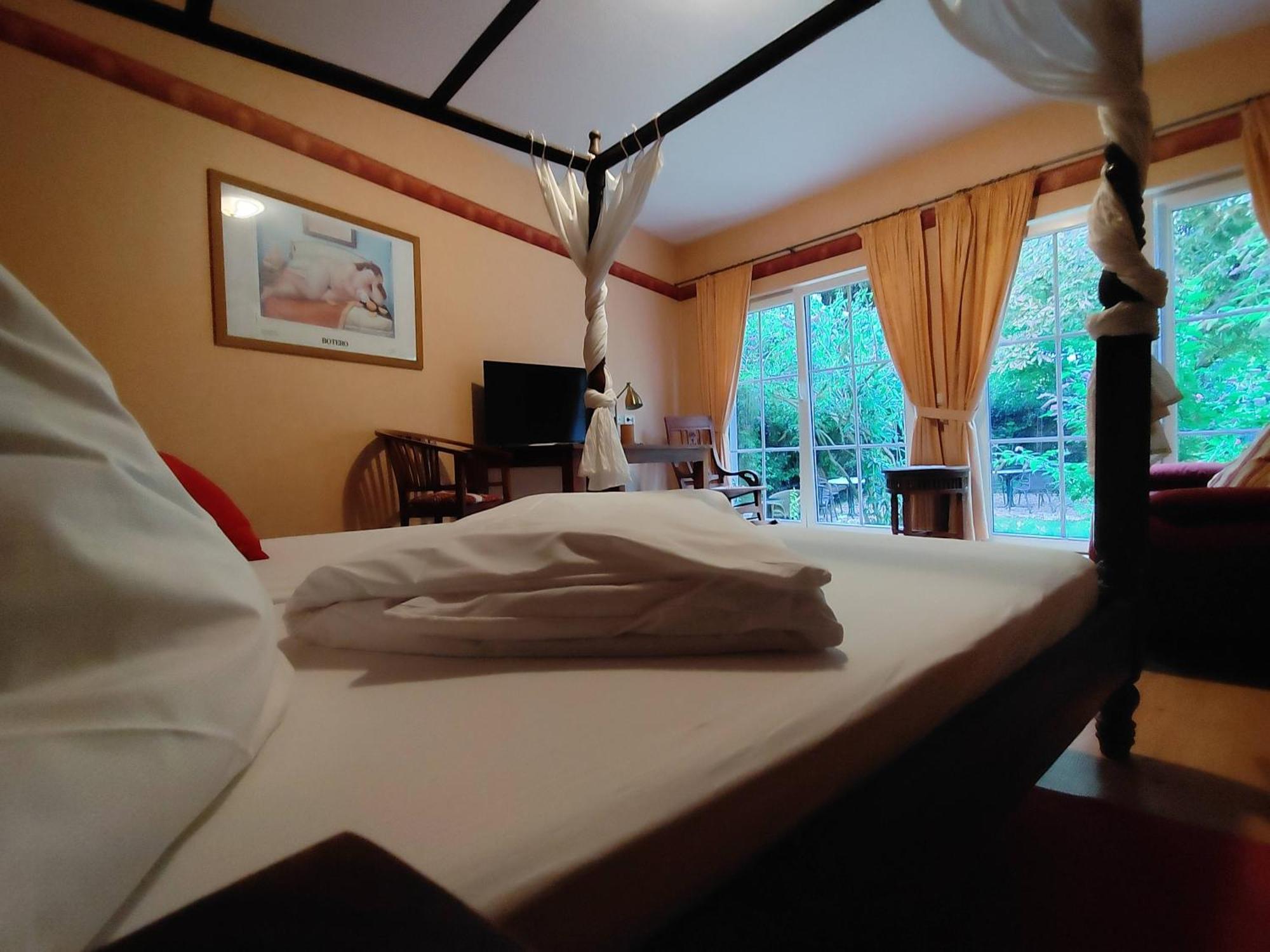 Weingut Weinstube Weinhotel Wolf Harxheim 외부 사진