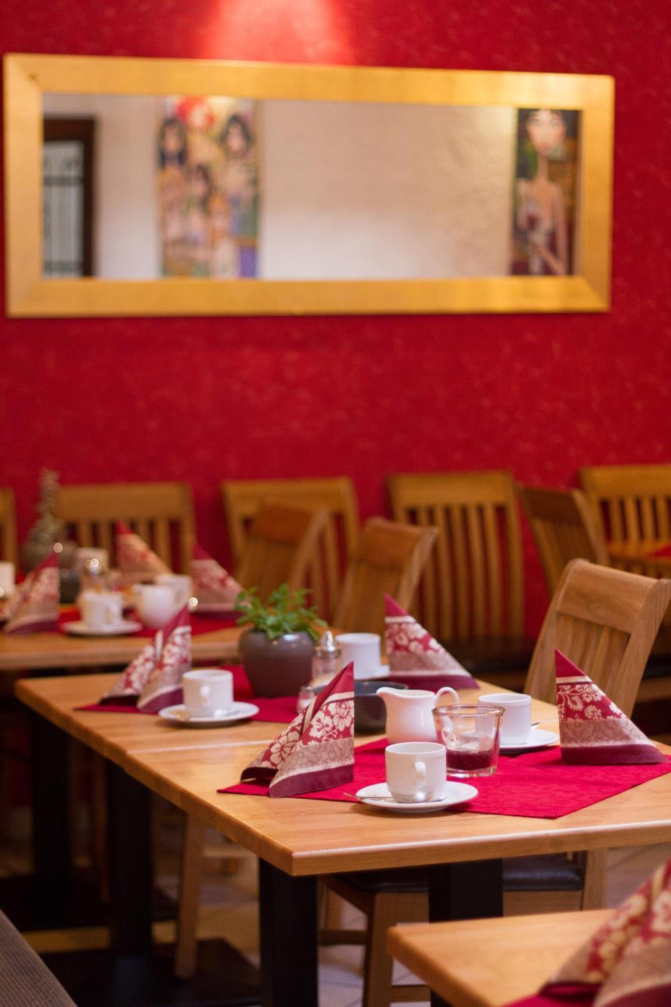 Weingut Weinstube Weinhotel Wolf Harxheim 외부 사진