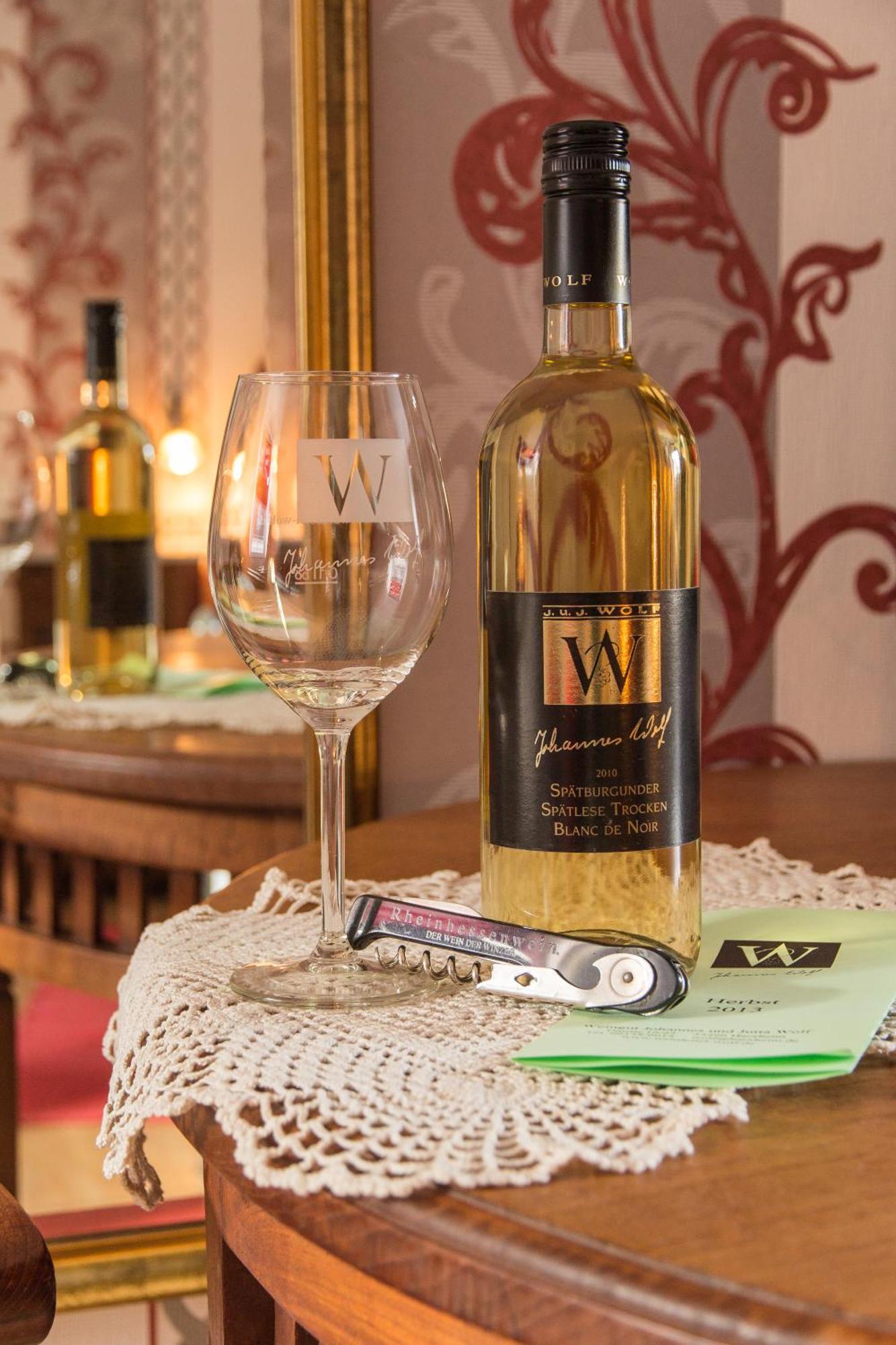 Weingut Weinstube Weinhotel Wolf Harxheim 외부 사진