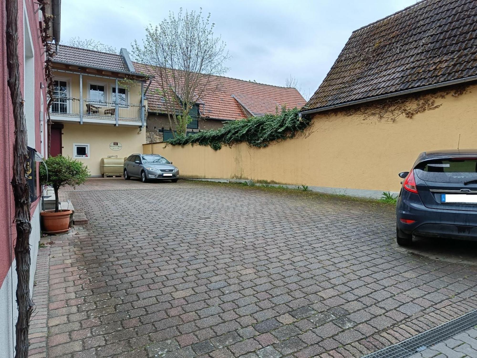 Weingut Weinstube Weinhotel Wolf Harxheim 외부 사진